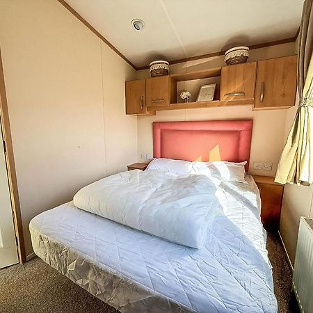 Lovely 6 Berth Caravan For Hire At Manor Park In Hunstanton Norfolk Ref 23044S Zewnętrze zdjęcie